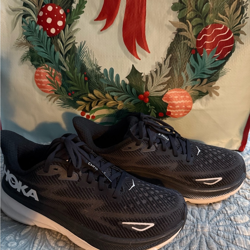Hoka One One Clifton 9 Black sneakers 8 B